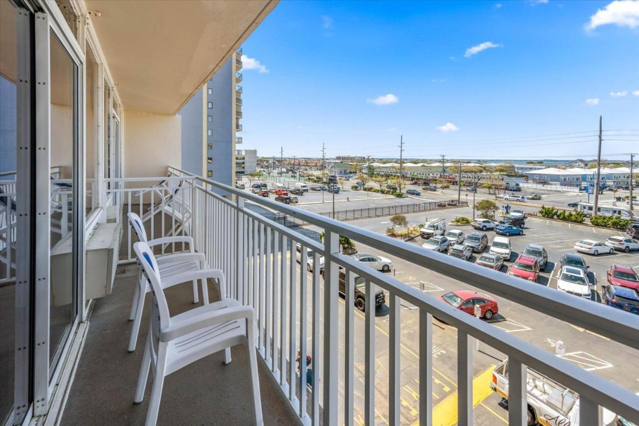 Carousel Resort Hotel And Condominiums Ocean City Exterior photo