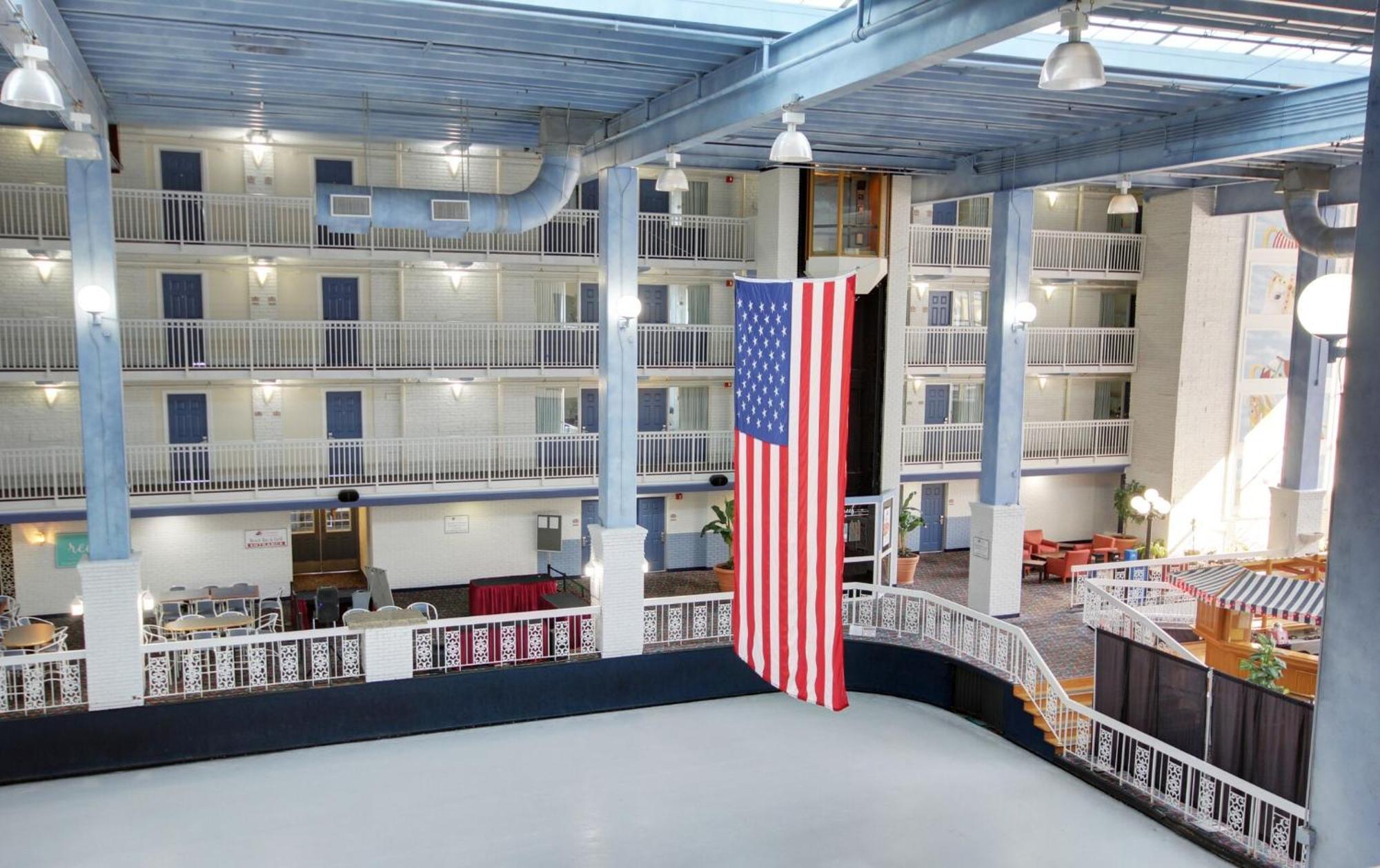 Carousel Resort Hotel And Condominiums Ocean City Room photo